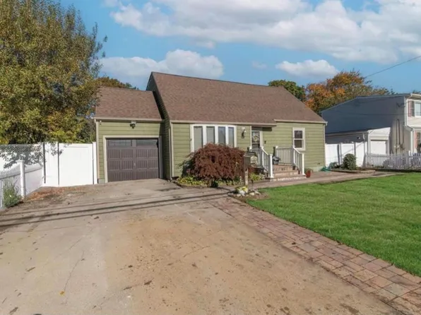 409 18th Street, West Babylon, NY 11704