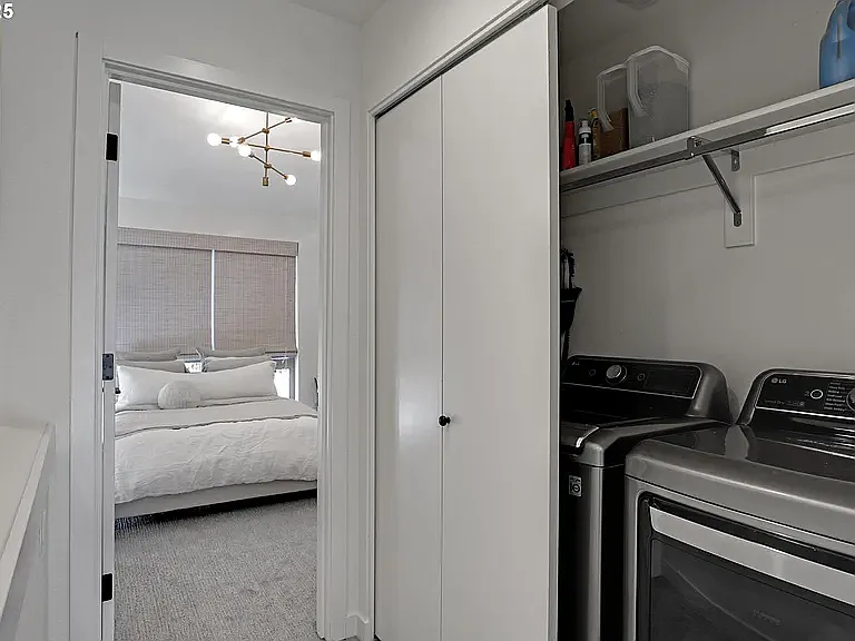 3512 N Haight Ave — Photo 24