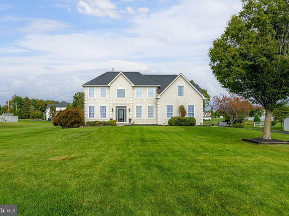 3rd image of 7 Eagle Dr