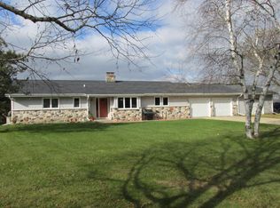 8409 Hilltop Ln, Kewaskum, WI 53040