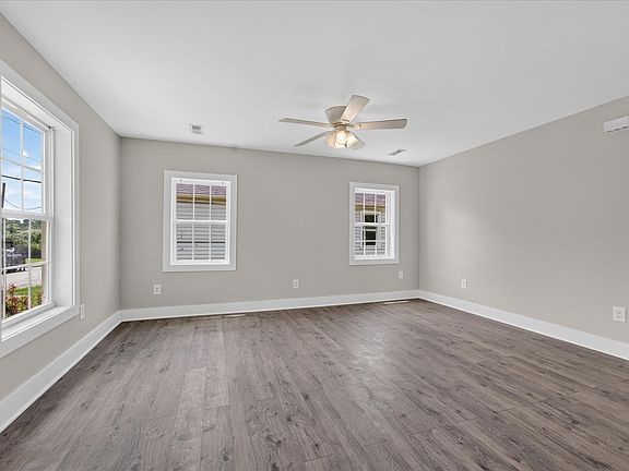 3rd image of 624 Elder St