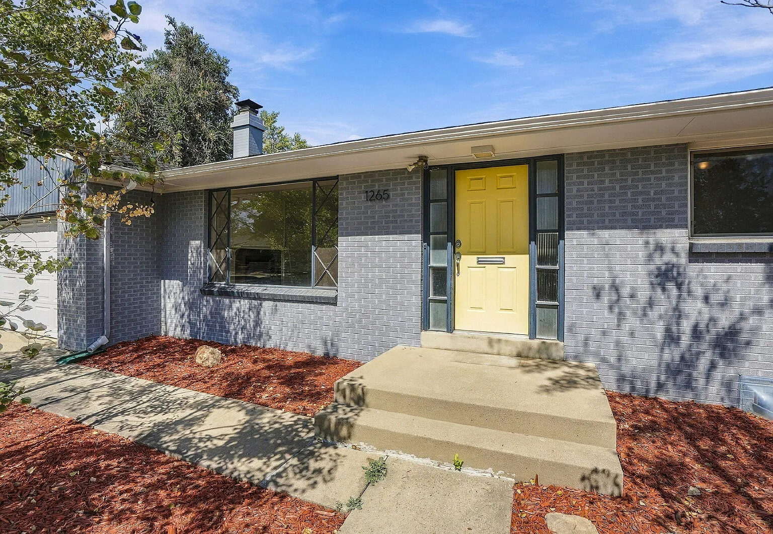 3 bed, 2.0 bath, 1372 sqft, $2,800 — Photo 2