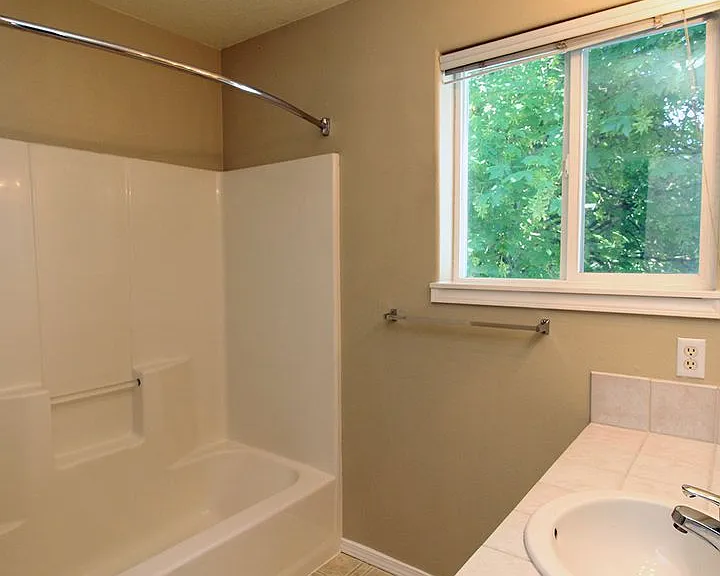 10722 NE 5th Ave — Photo 25