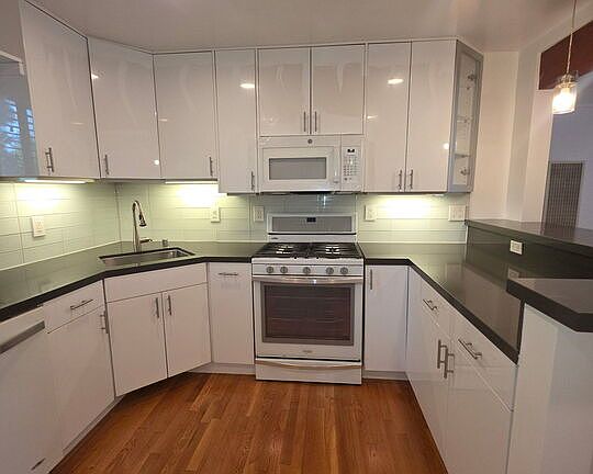 3rd image of 305-309 Broadway St #11