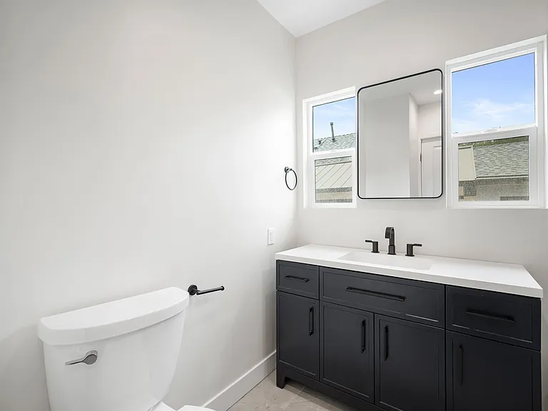 2519 Manhattan Ave — Photo 16