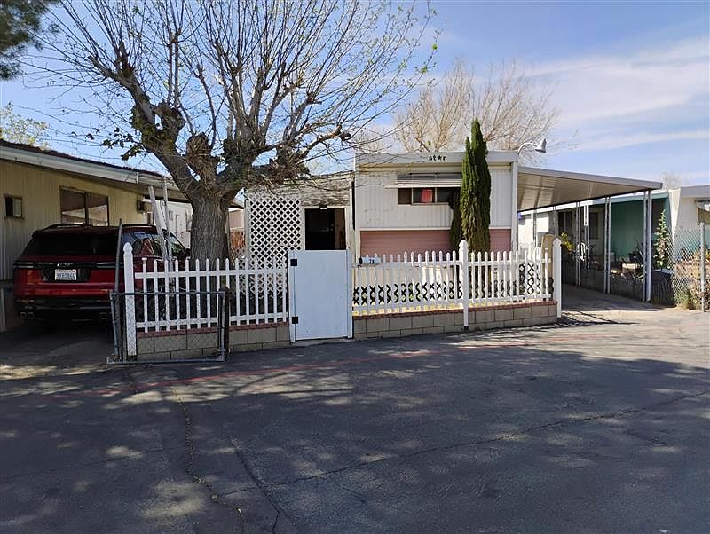 1st image of 9426 Tamarisk Ave Space 79