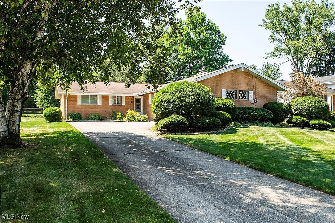 28753 Tudor Dr photo 1