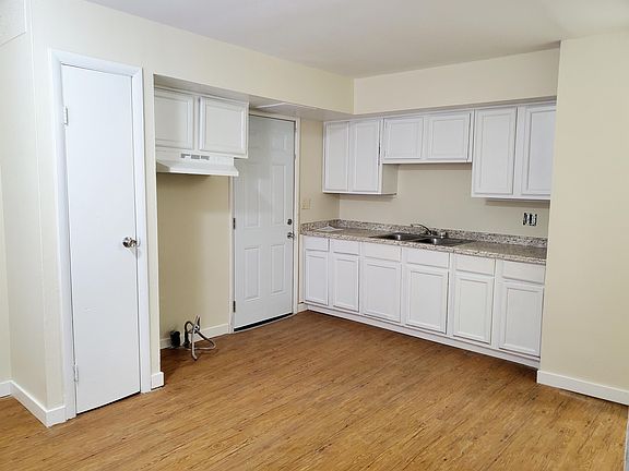4th image of 2047 Grasmere Ave