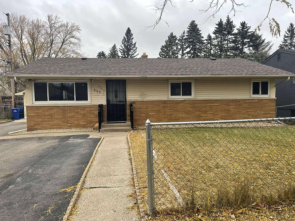 1st image of 535 Cottage Ave E