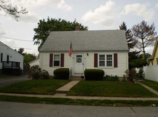 87 Country Club Dr, Warwick, RI 02888