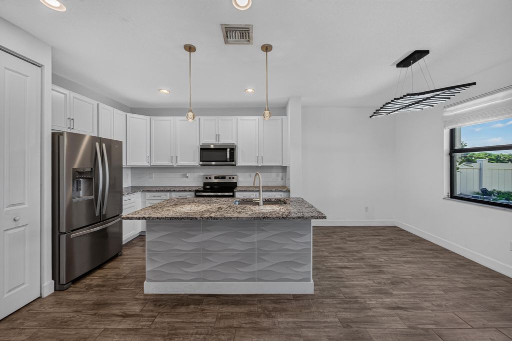 295 NW 33RD Lane, photo 6