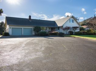 1986 Del Rio Rd, Roseburg, OR 97471