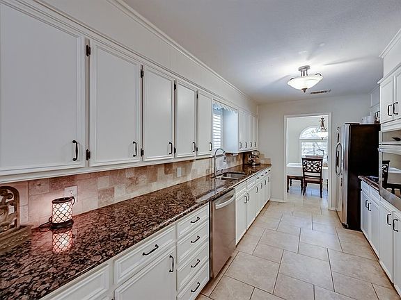 3rd image of 3111 Woodford Dr