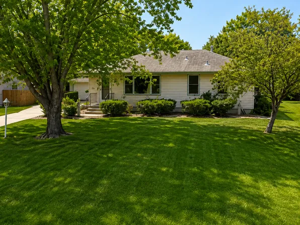 7925 Penn Ave N, Brooklyn Park, MN 55444