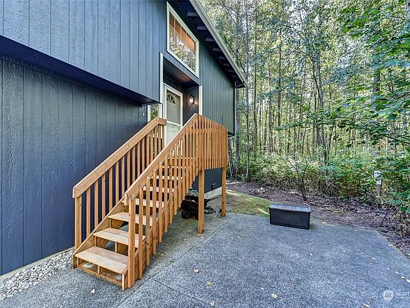 3rd image of 12726 58th Avenue NE