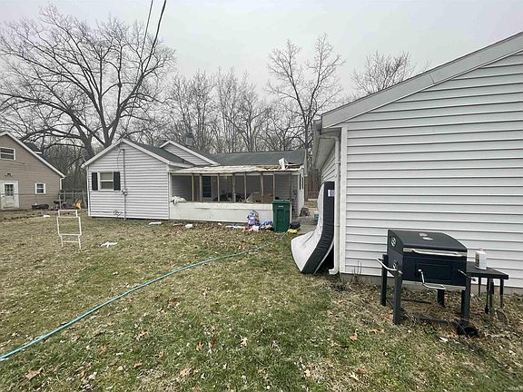 3rd image of 50632 Kenilworth Rd