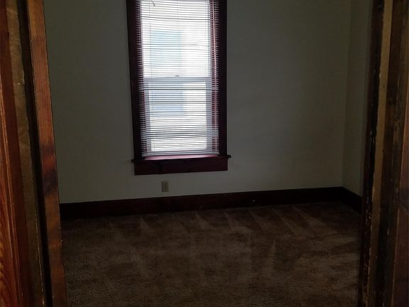5th image of 1105 New Hampshire St
