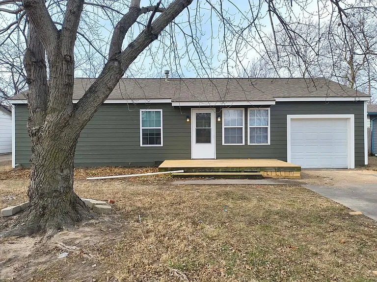 3437 S Glenn Ave — Photo 1