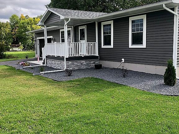 5th image of 44 Nell Manor Dr