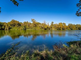 3 Fayette Shores Cv, West Pt, TX 78963