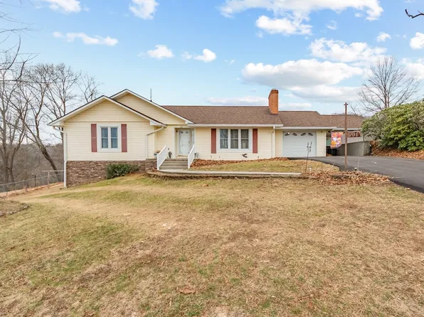 236 Smith St, Pembroke, VA 24136