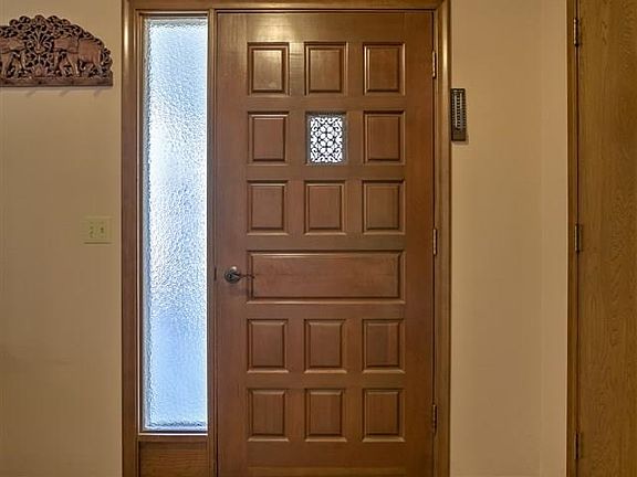 4th image of 911 Cody Cir