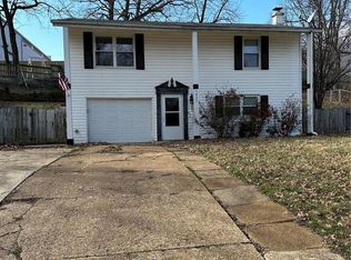 1825 West Dr, High Ridge, MO 63049