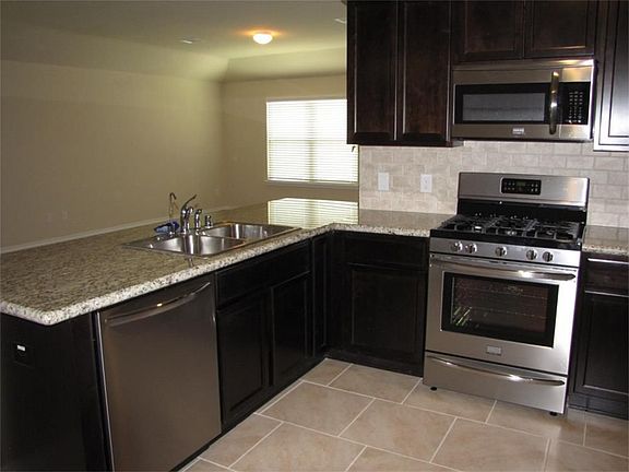 5th image of 1943 Bravos Manor Ln