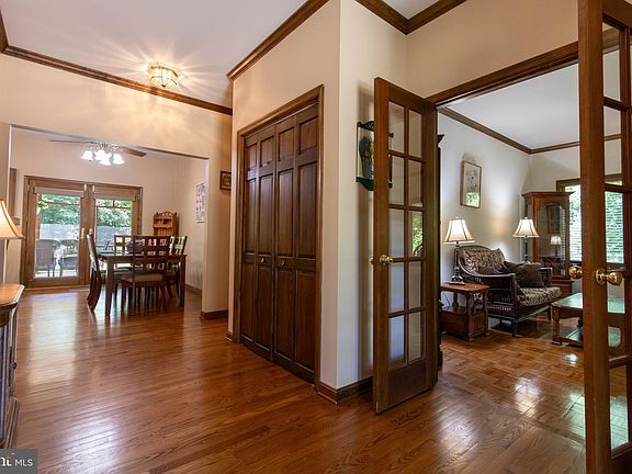 5th image of 10 Tidewater Dr