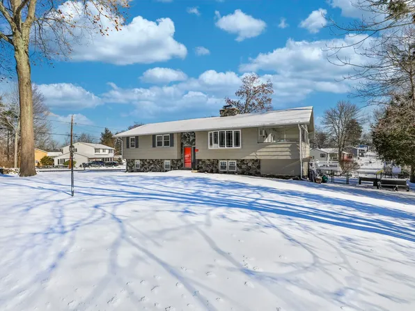 10 Lucille Avenue, Salem, NH 03079