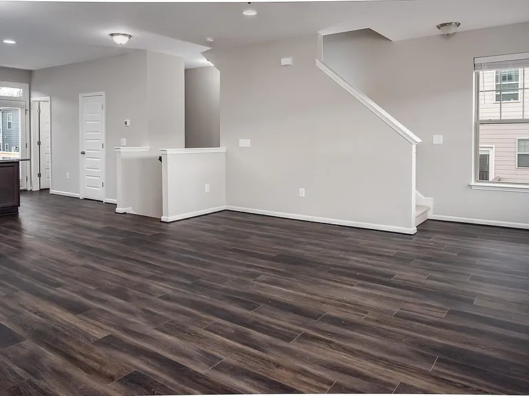 1010 Larabee Ln — Photo 6