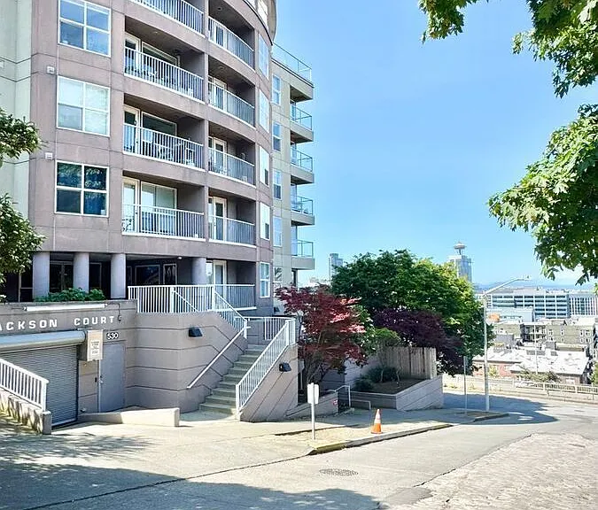 530 Melrose Ave E #407 — Photo 1