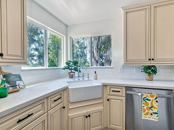 2nd image of 421 Kellrae Ln