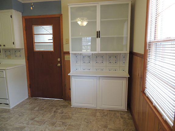 Eat-in Dining with Buffet