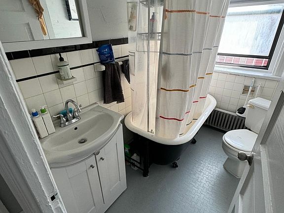 5th image of 251 S Saint Clair St APT 10