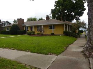 1814 8th Ave, Belle Plaine, IA