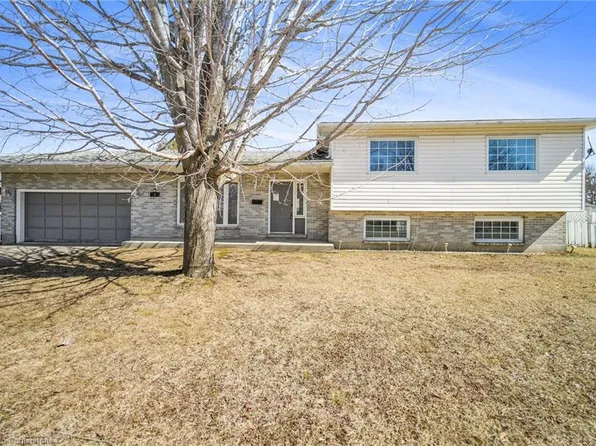 1 Scott Cres, Perth, ON K7H 3J2