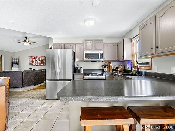 5th image of 180 Skylark Ln