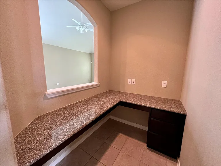 6418 Burgess Heights Ln — Photo 8
