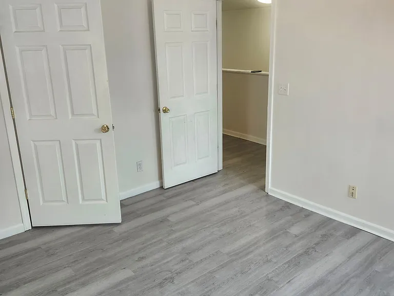 12226 Fairview Ct — Photo 3