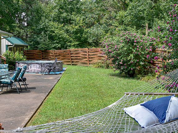 3rd image of 122 Chickasaw Dr