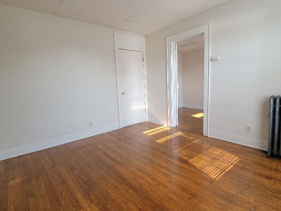 5th image of 448 Hawley Ave #8190381