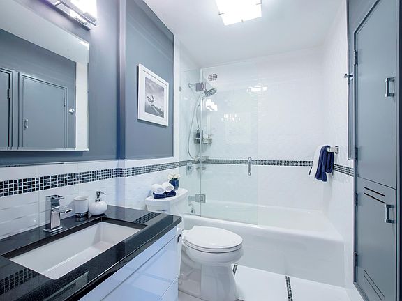 4th image of 150 E 61st St #12K