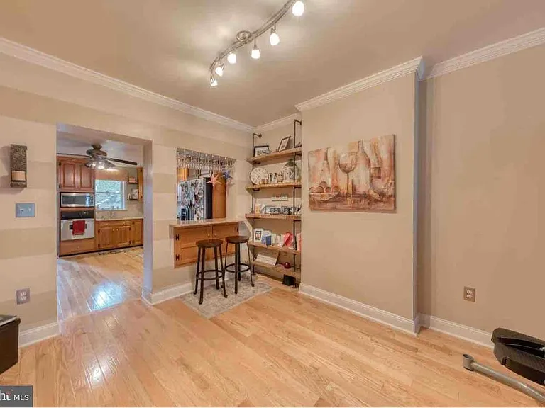 912 S Conkling St — Photo 3
