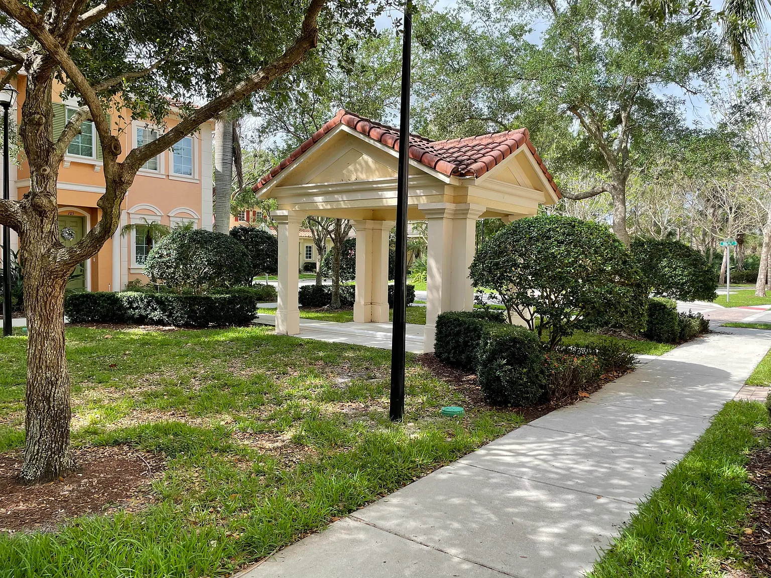 3 bed, 2.5 bath, 1822 sqft, $4,500 — Photo 2