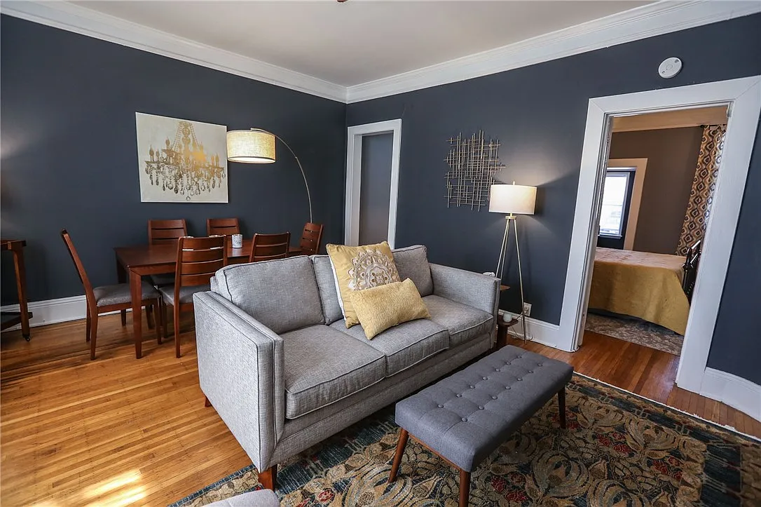 1 bed, 1.0 bath, 726 sqft, $1,350 — Photo 2