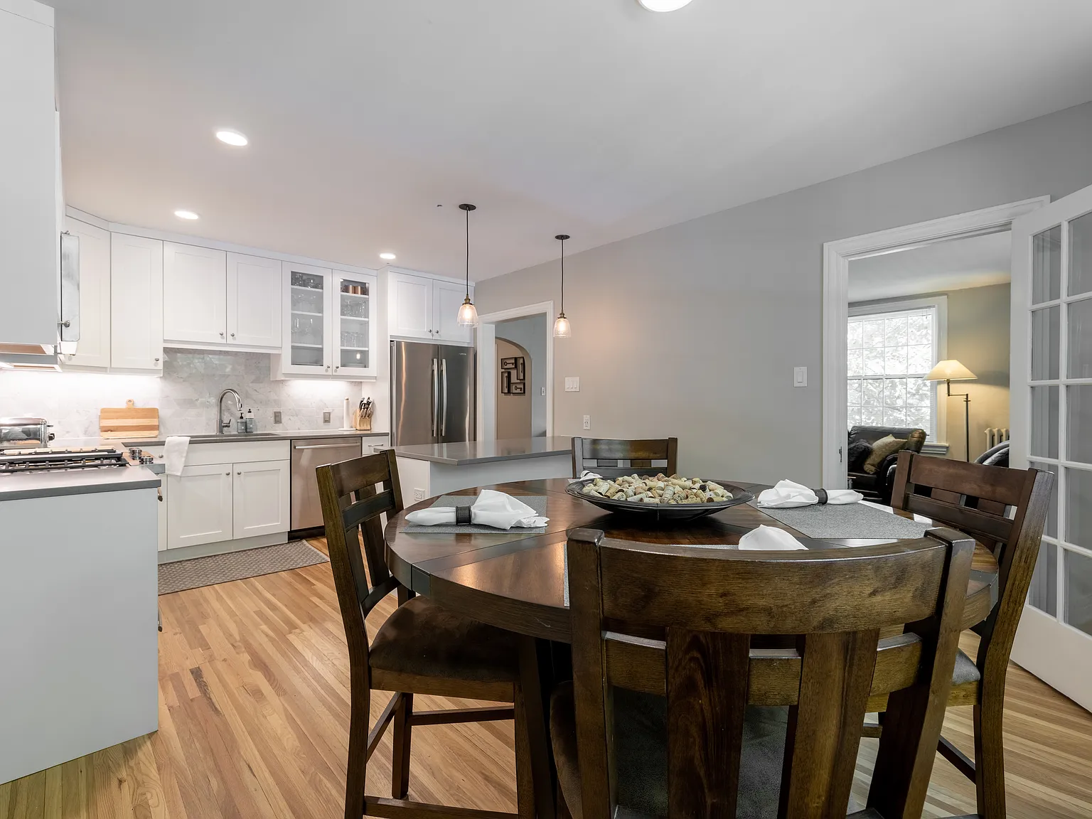 1 bed, 833 sqft, $2,200 — Photo 2