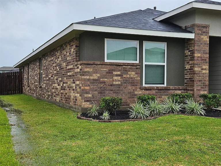 7831 Murciana Dr — Photo 2
