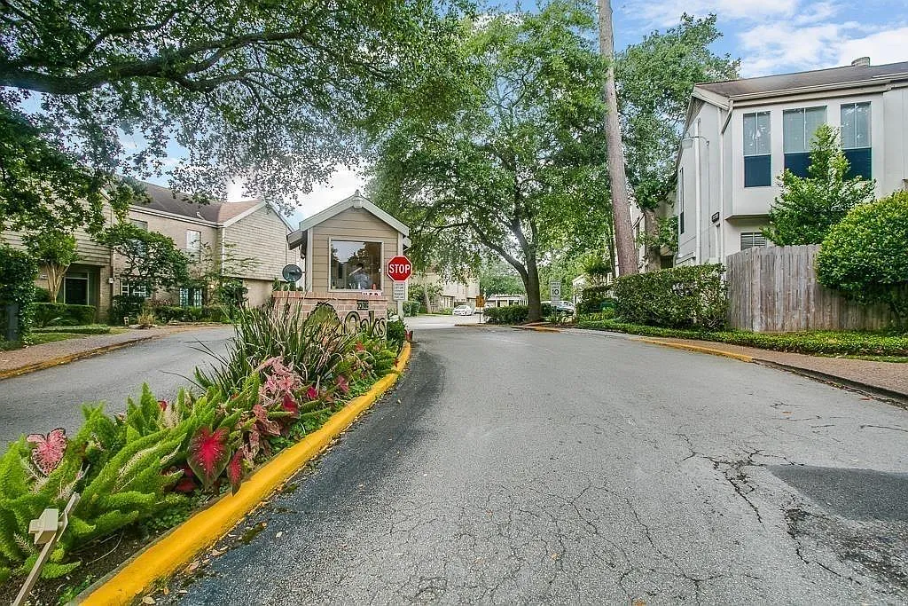 1 bed, 1.0 bath, 848 sqft, $1,450 — Photo 2