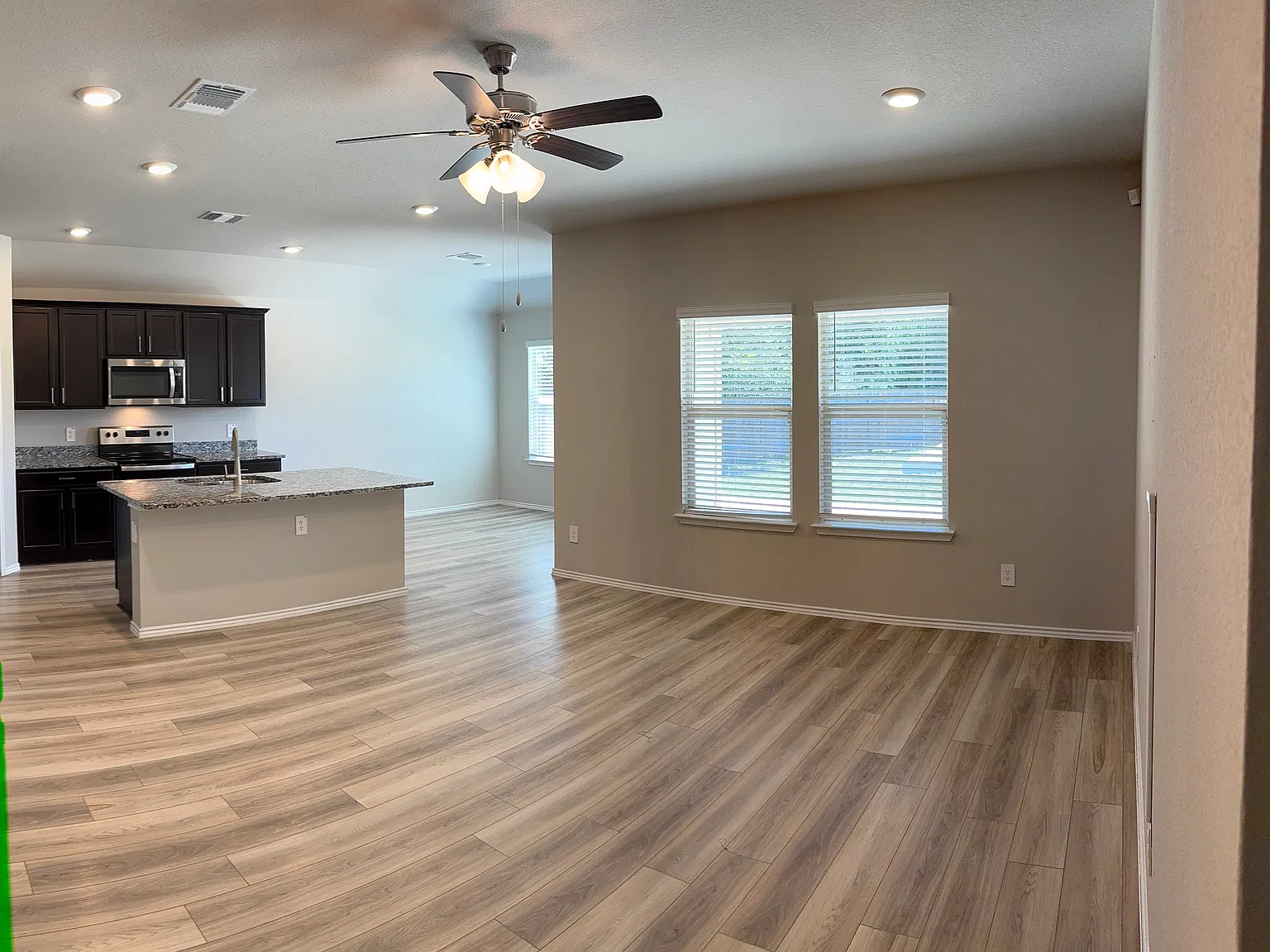 4 bed, 1669 sqft, $1,850 — Photo 4